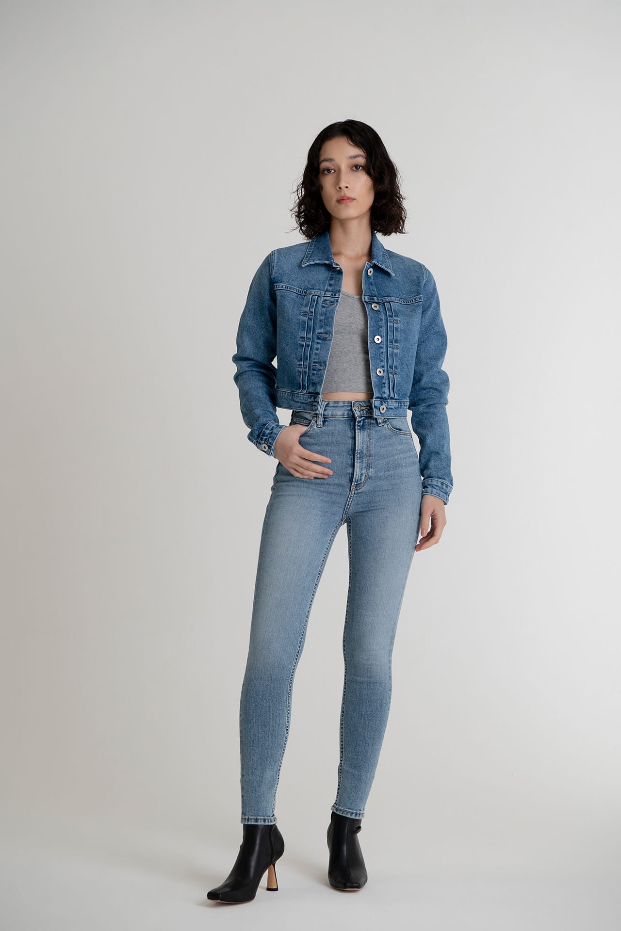 High Rise Skinny Vintage Wash - L. Indigo model front