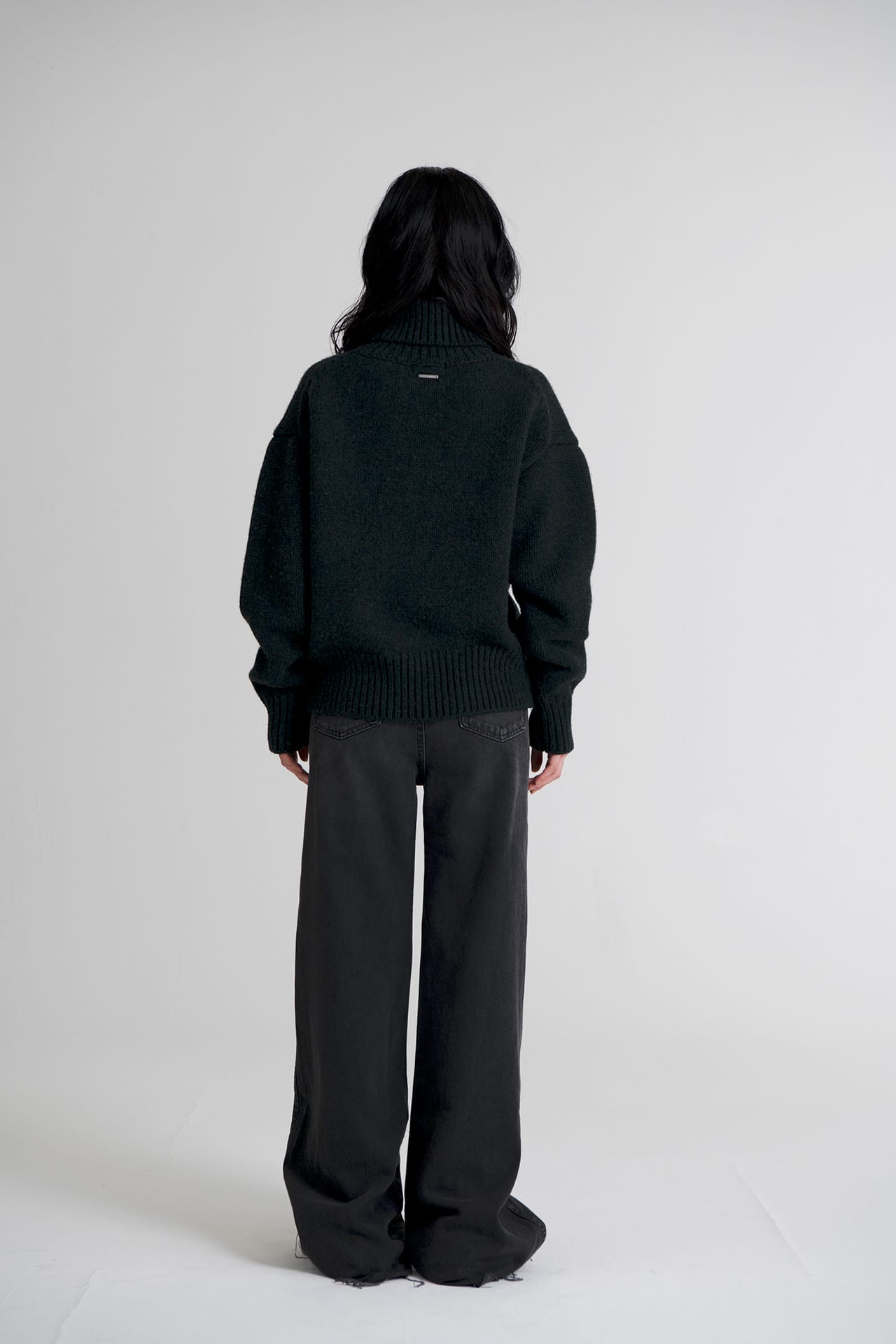 Turtle Neck Knit Sweater Black Pine