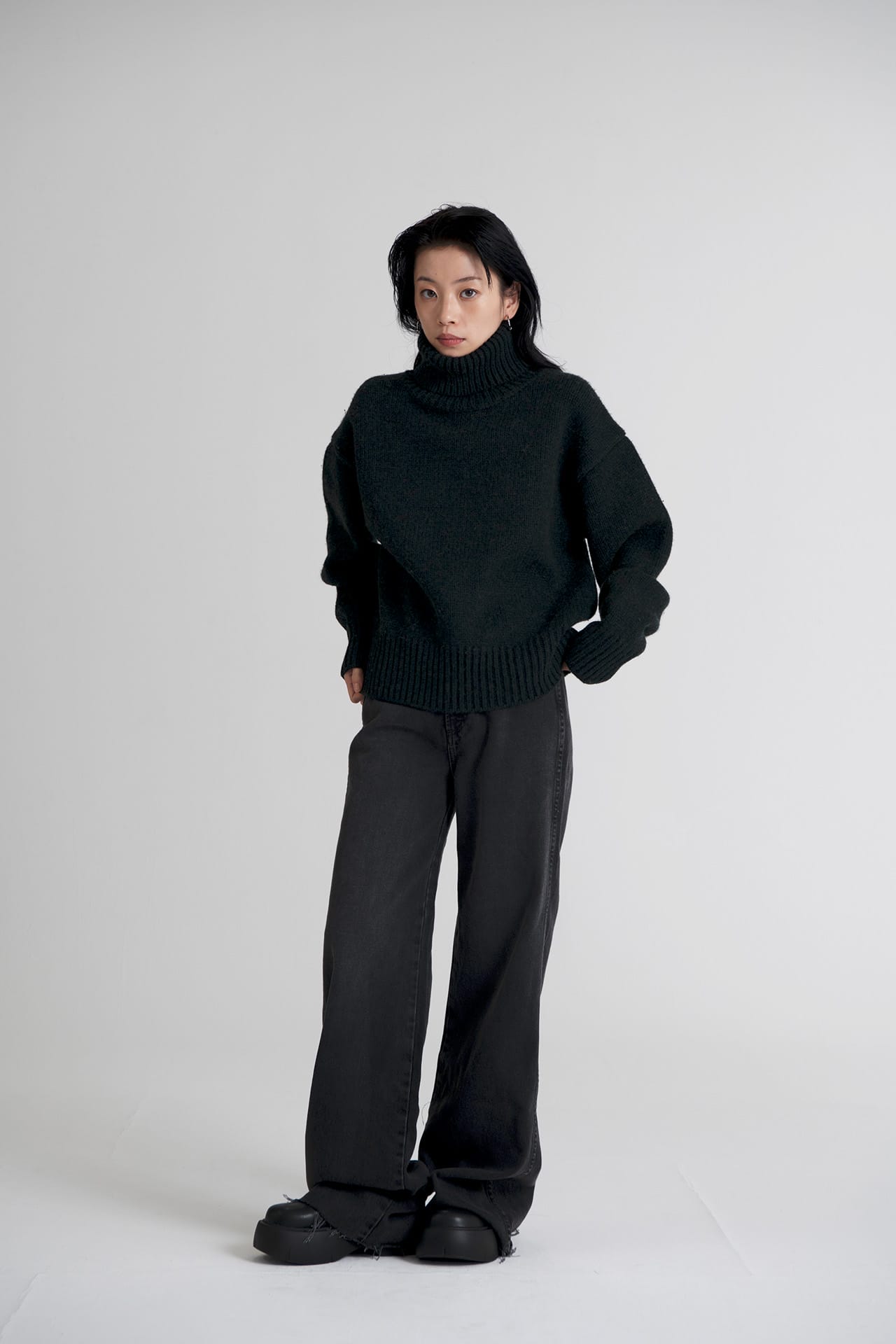 Turtle Neck Knit Sweater Black Pine