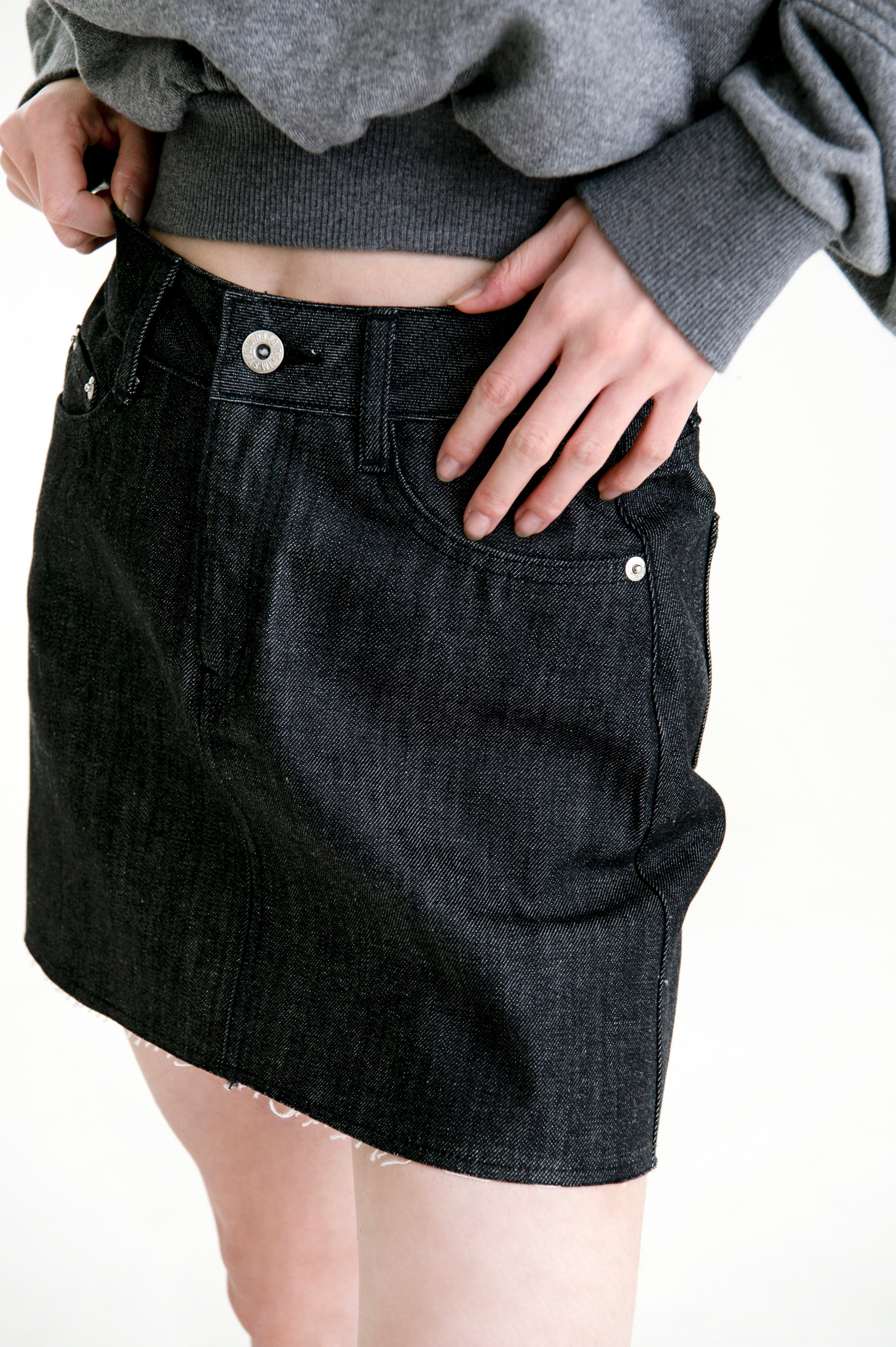 DENIM MINI SKIRT NON-WASH BLACK