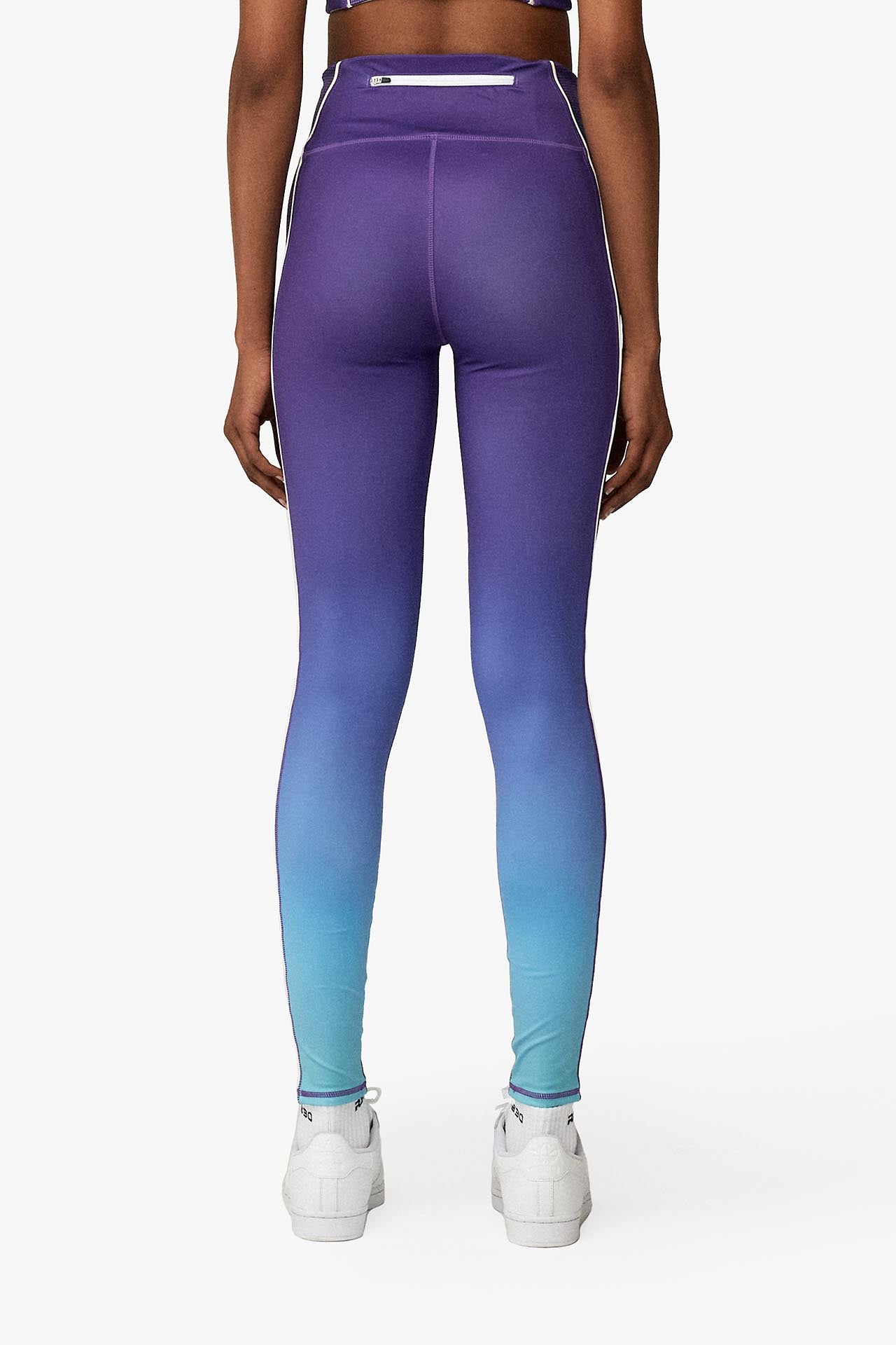 Gradient Leggings - Model half back