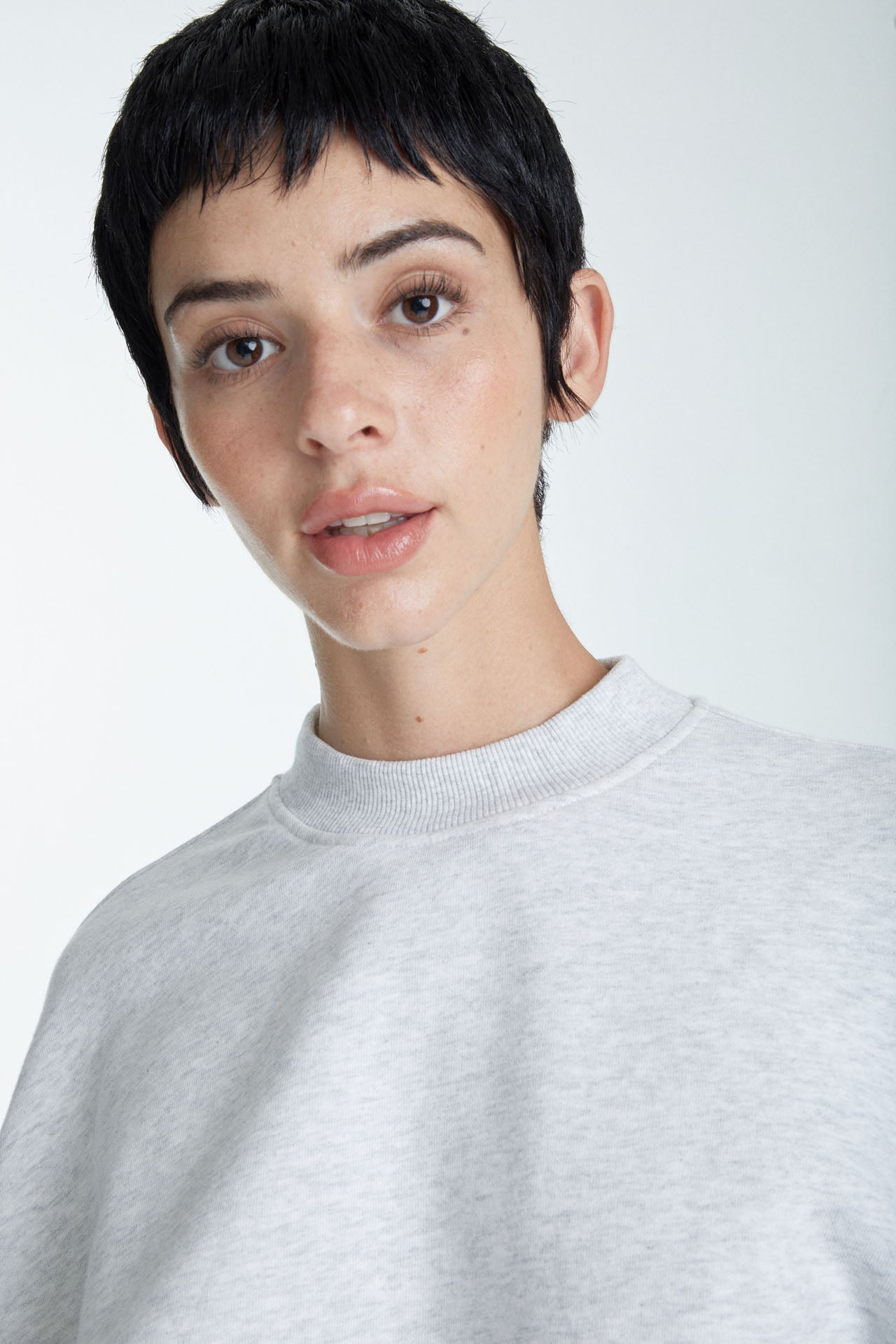 Cropped Mock Neck Crew Sweat Ash Grey