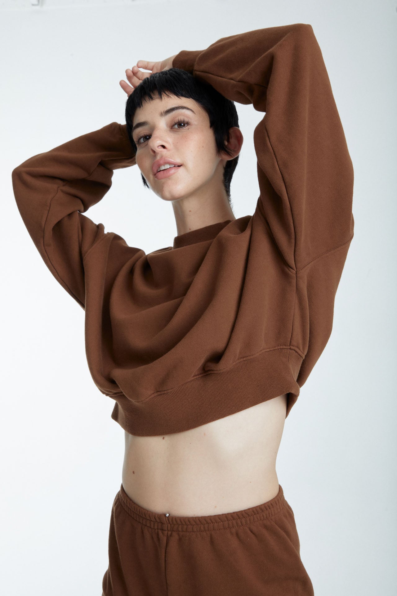 Cropped Mock Neck Crew Sweat Brown