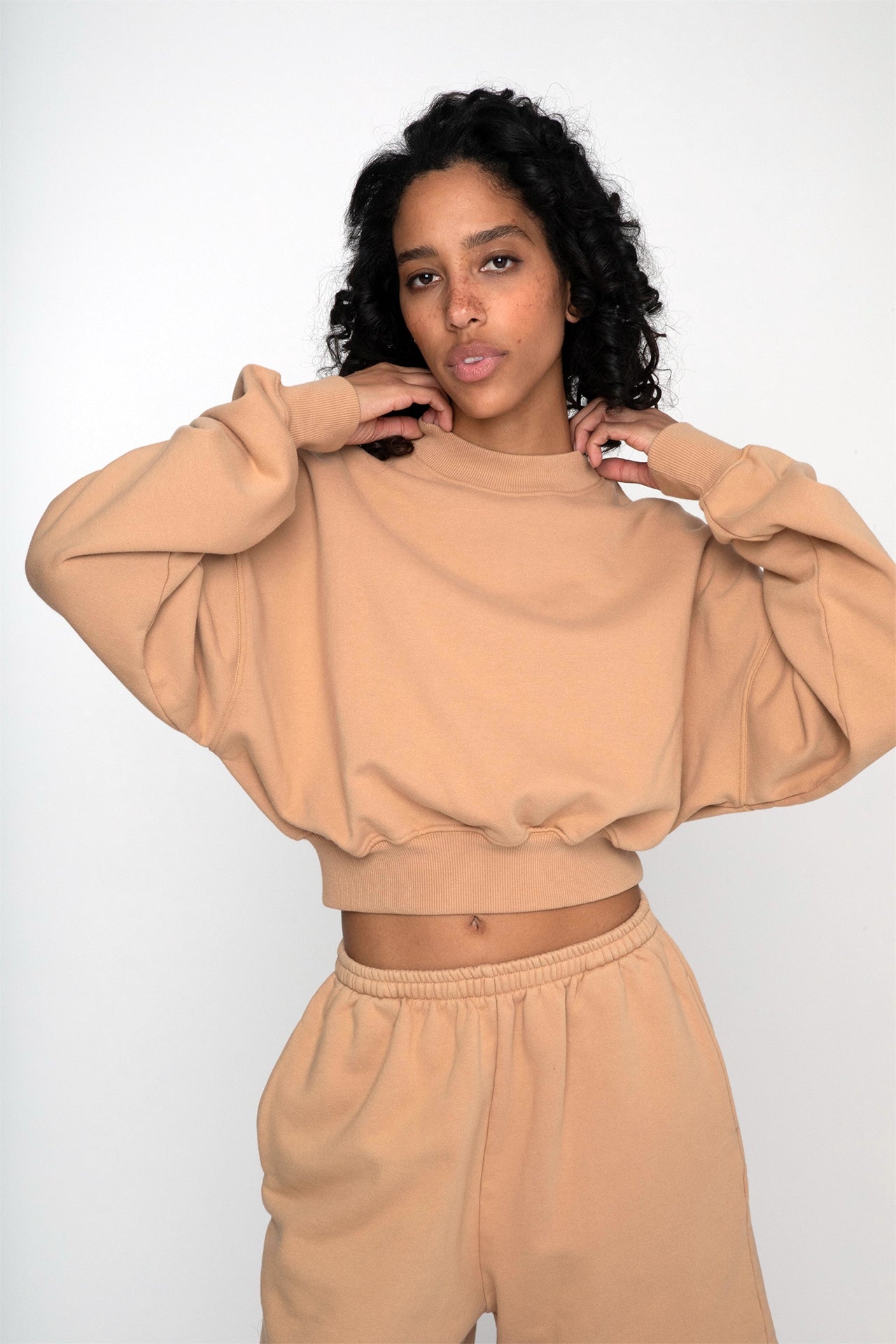 Cropped Mock Neck Crew Sweat Light Brown