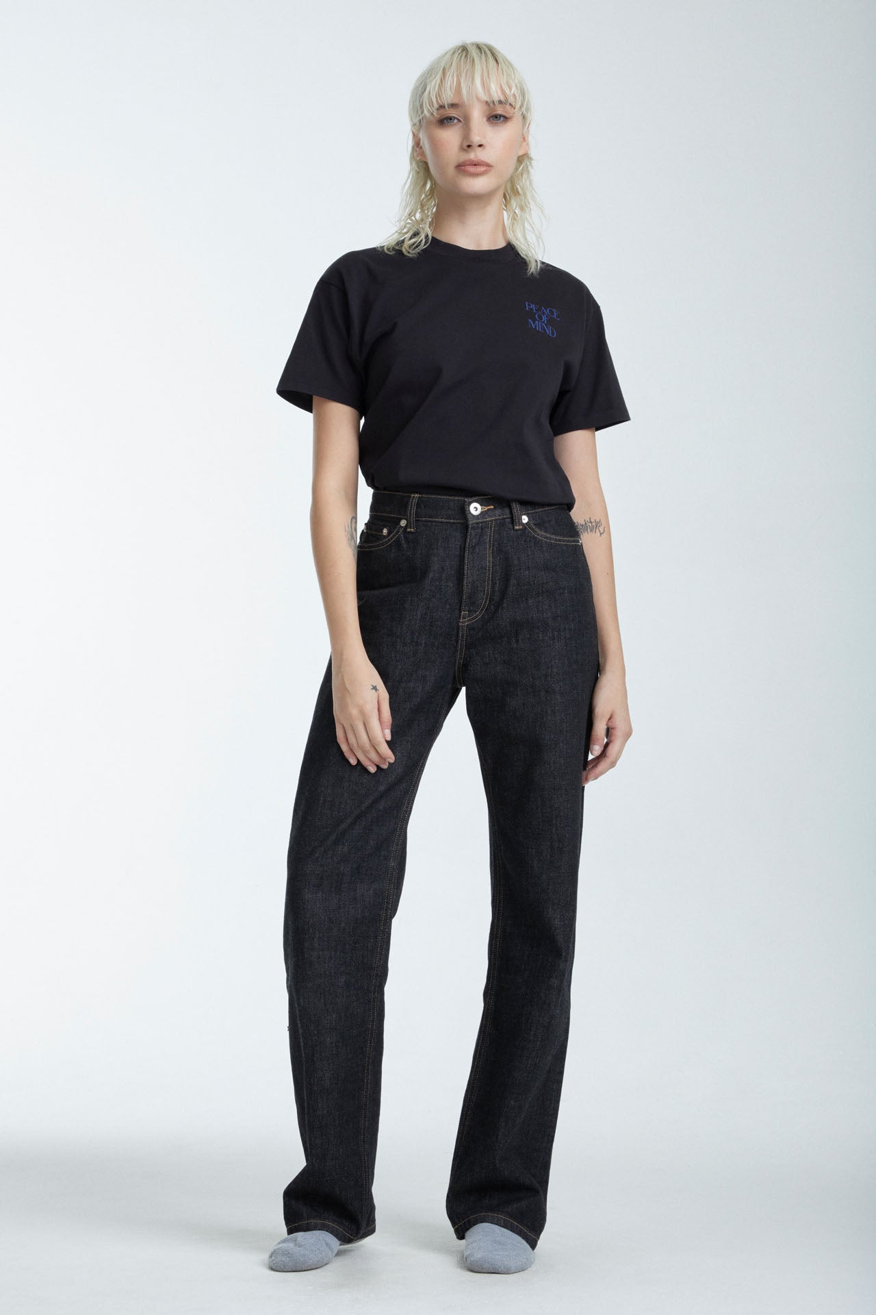 UNISEX "PEACE OF MIND" GRAPHIC TEE Black