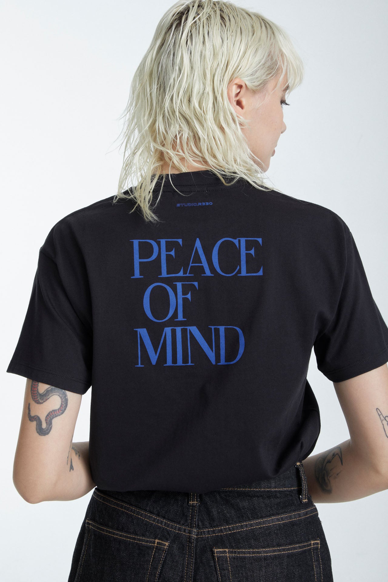 UNISEX "PEACE OF MIND" GRAPHIC TEE Black