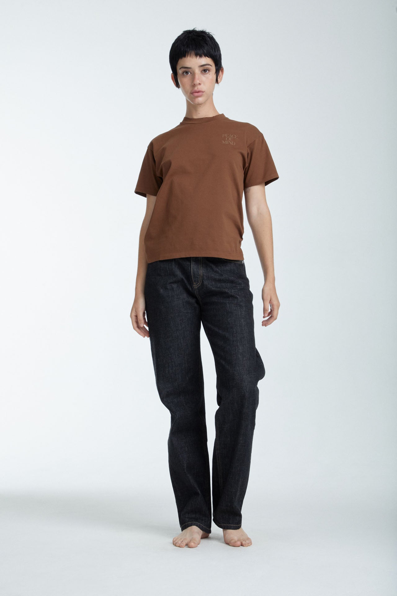 UNISEX "PEACE OF MIND" GRAPHIC TEE Brown
