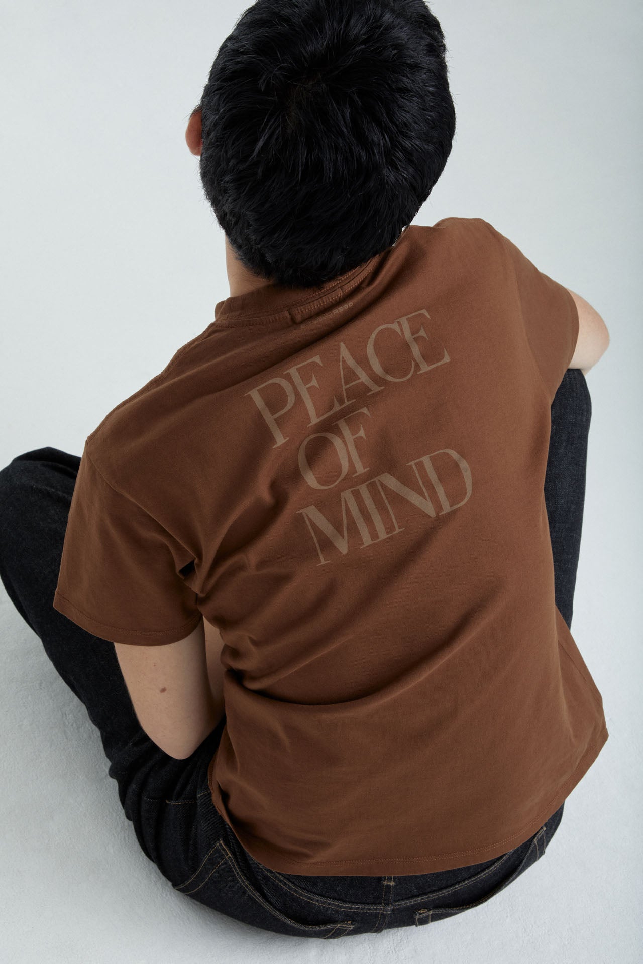 UNISEX "PEACE OF MIND" GRAPHIC TEE Brown