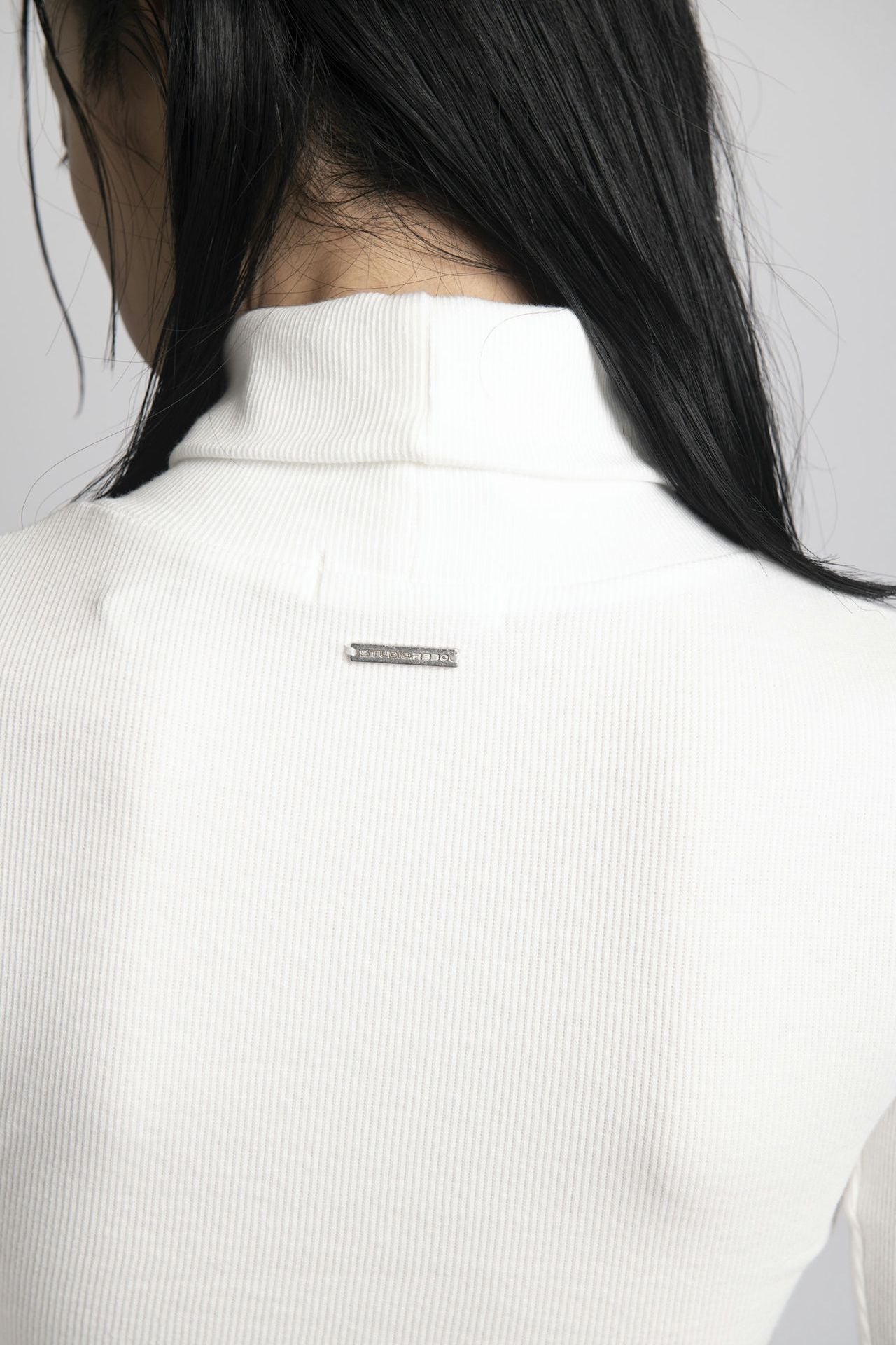 Neo Fitted Cropped Turtle Neck White