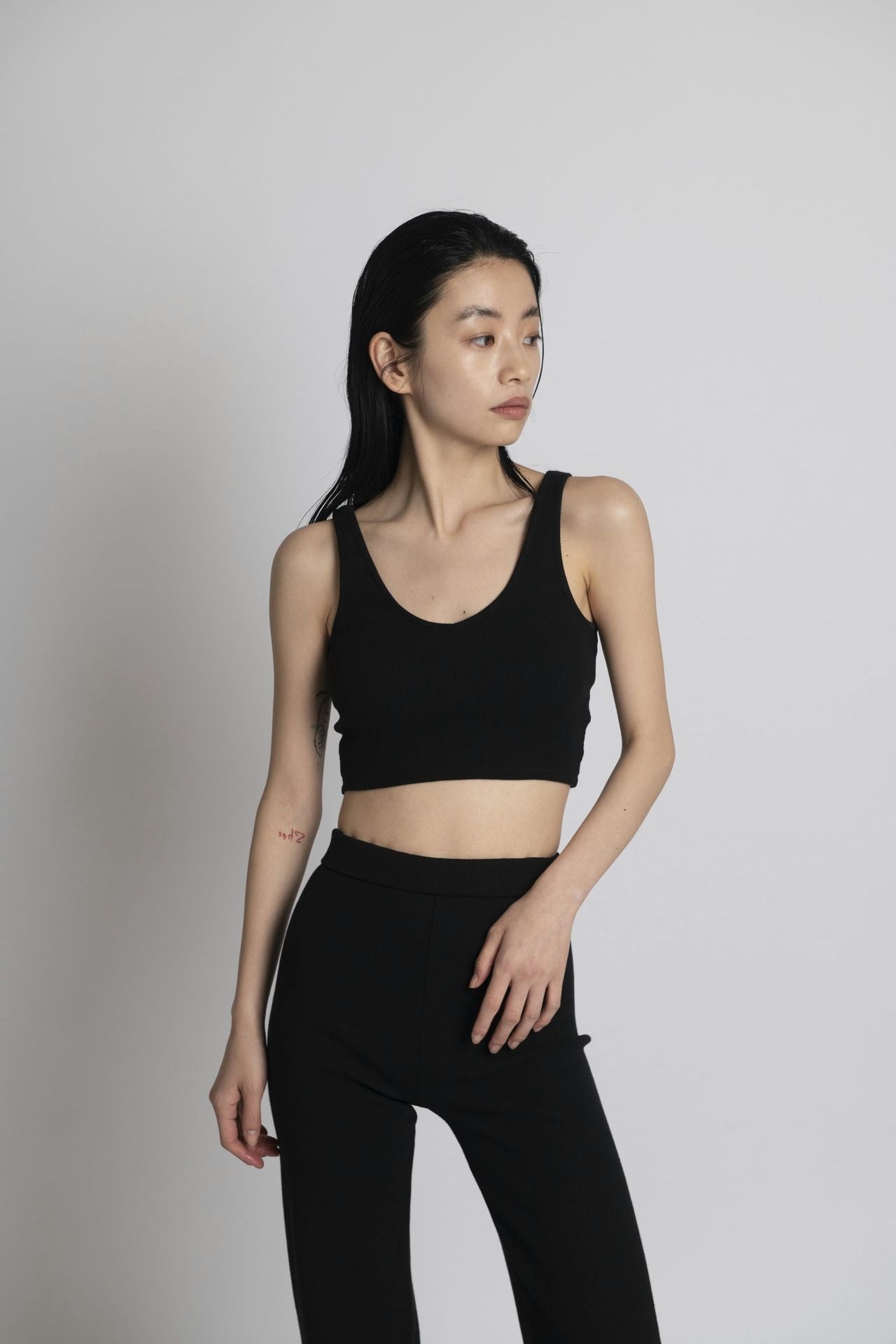 Neo Fitted Cropped Tank Black