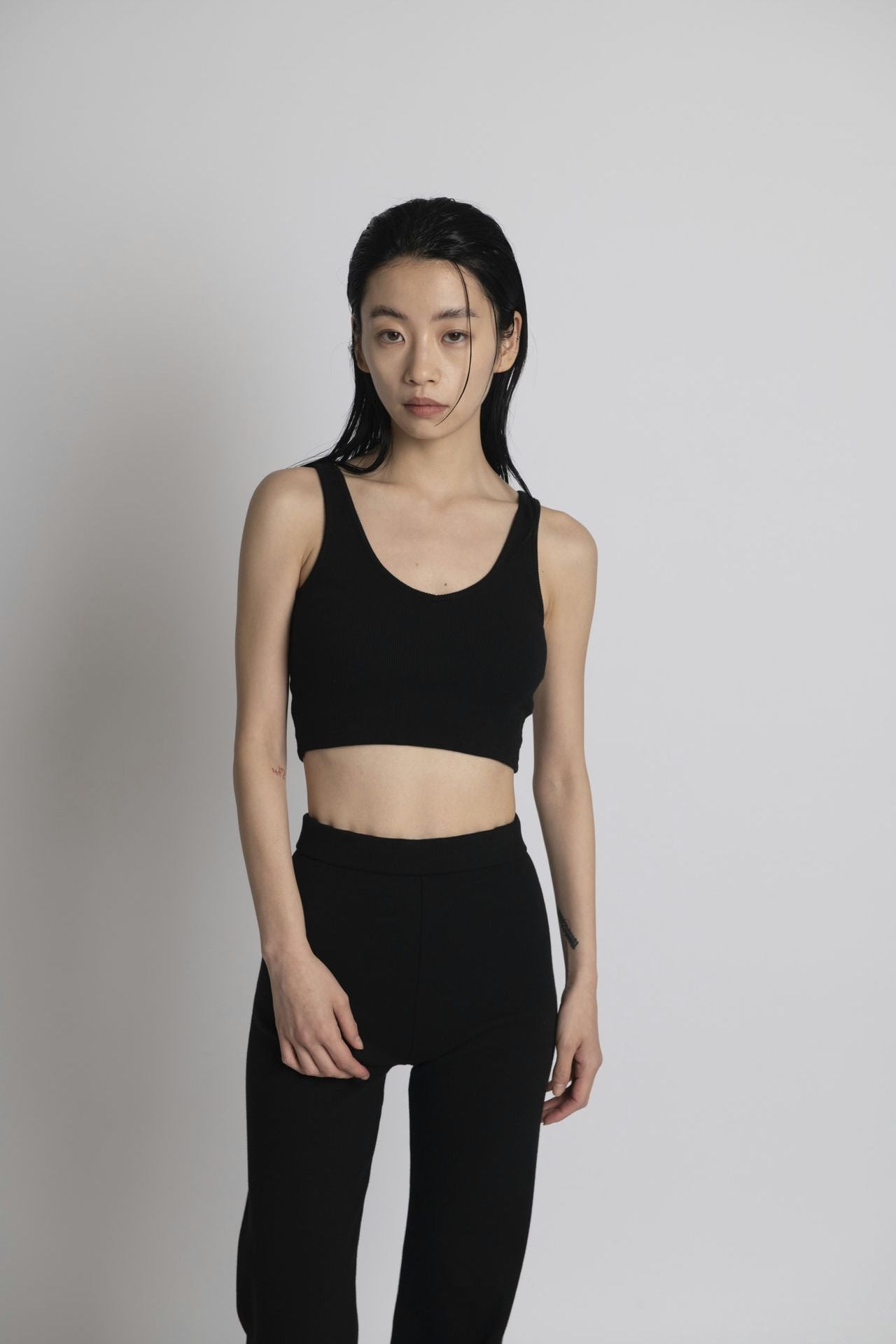 Neo Fitted Cropped Tank Black