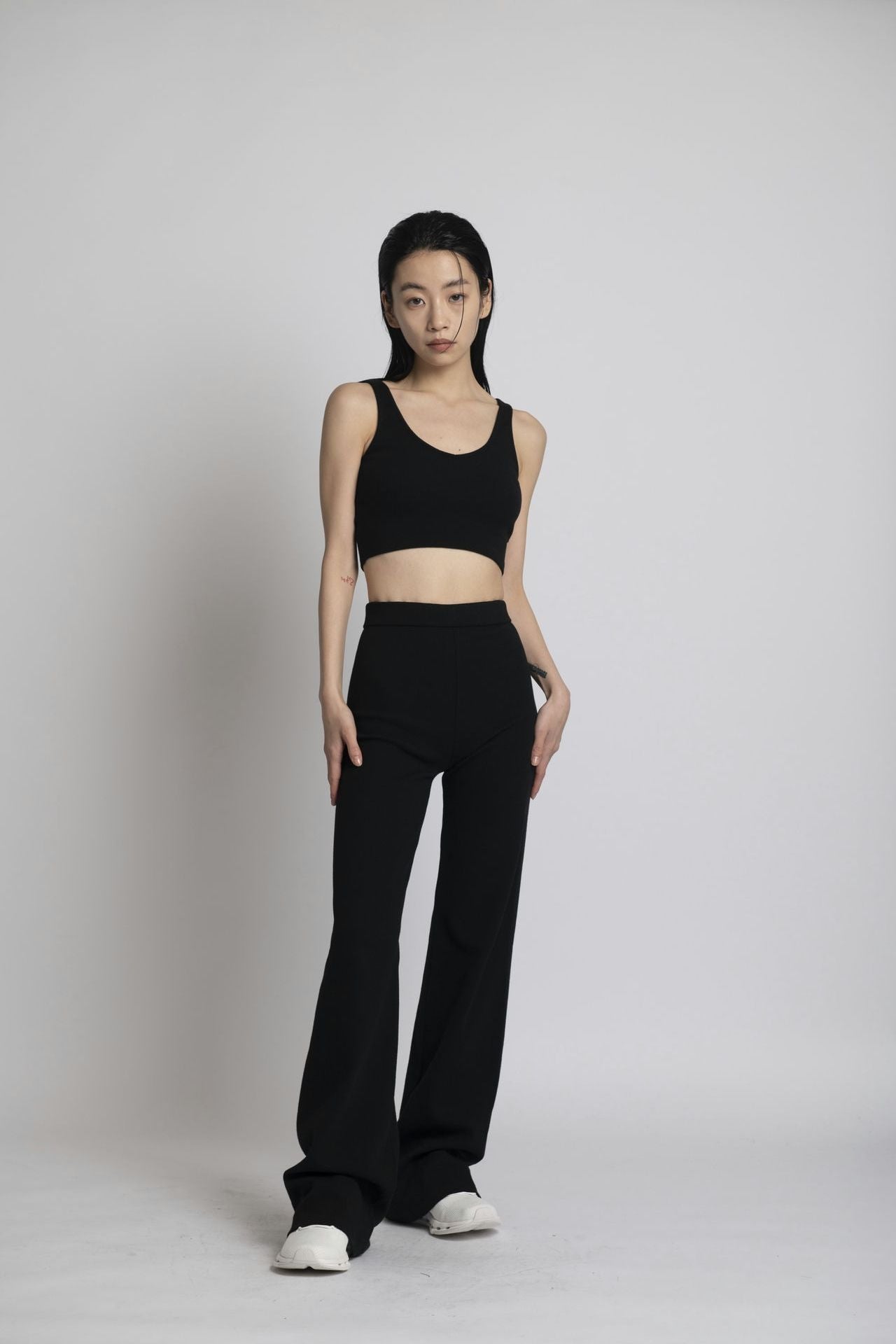 Neo Fitted Cropped Tank Black
