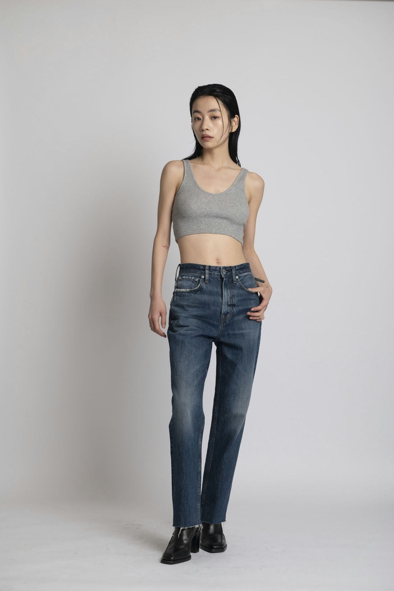 Neo Fitted Cropped Tank Gray