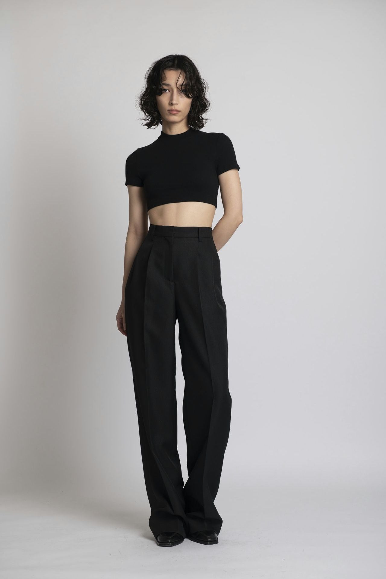 Neo Fitted Cropped Tee Black