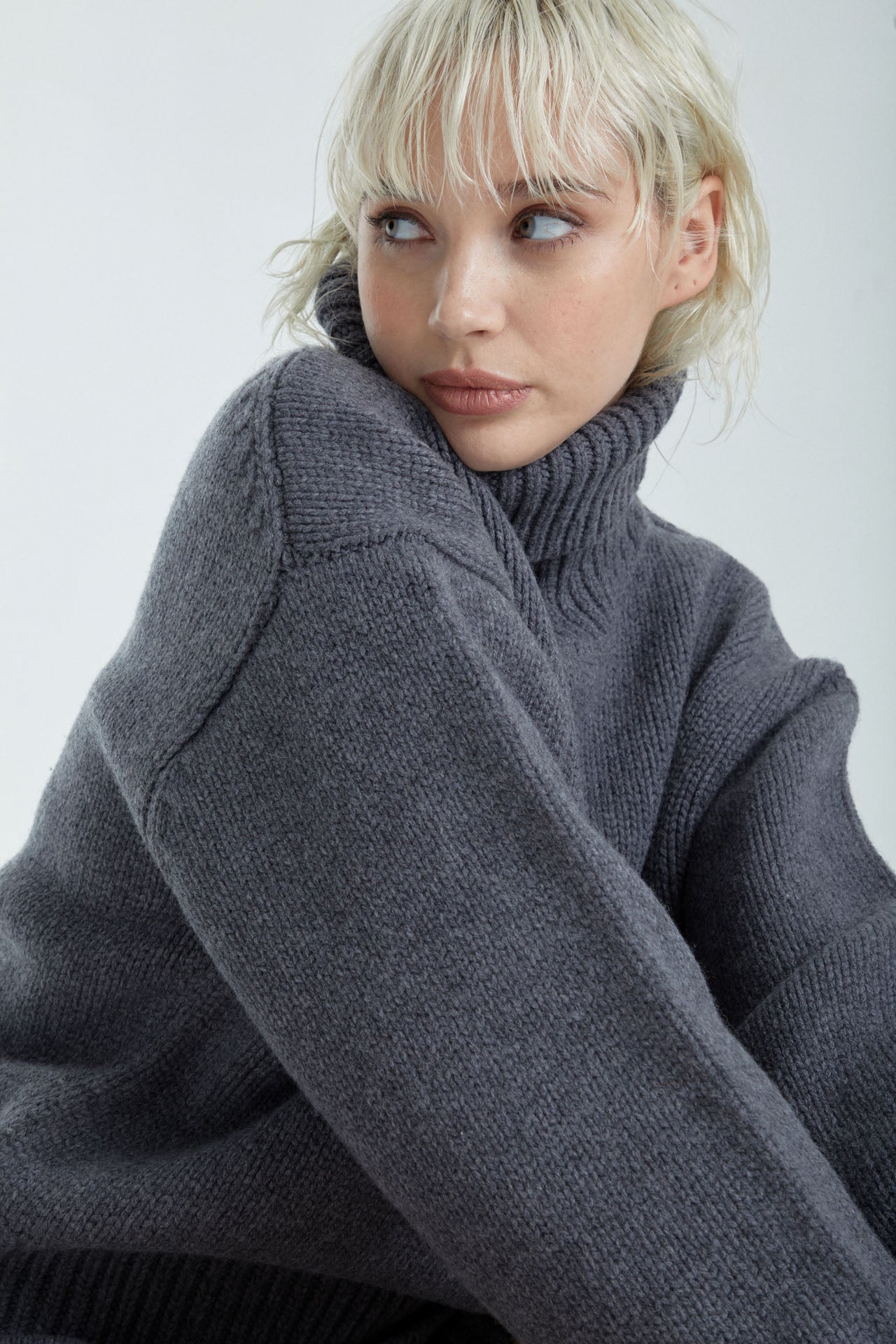 Turtle Neck Knit Sweater Gray