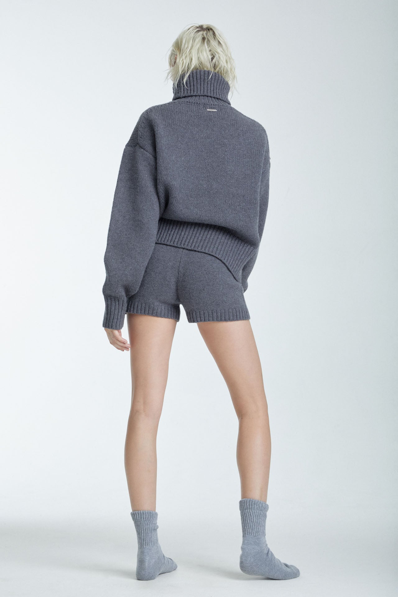 Turtle Neck Knit Sweater Gray