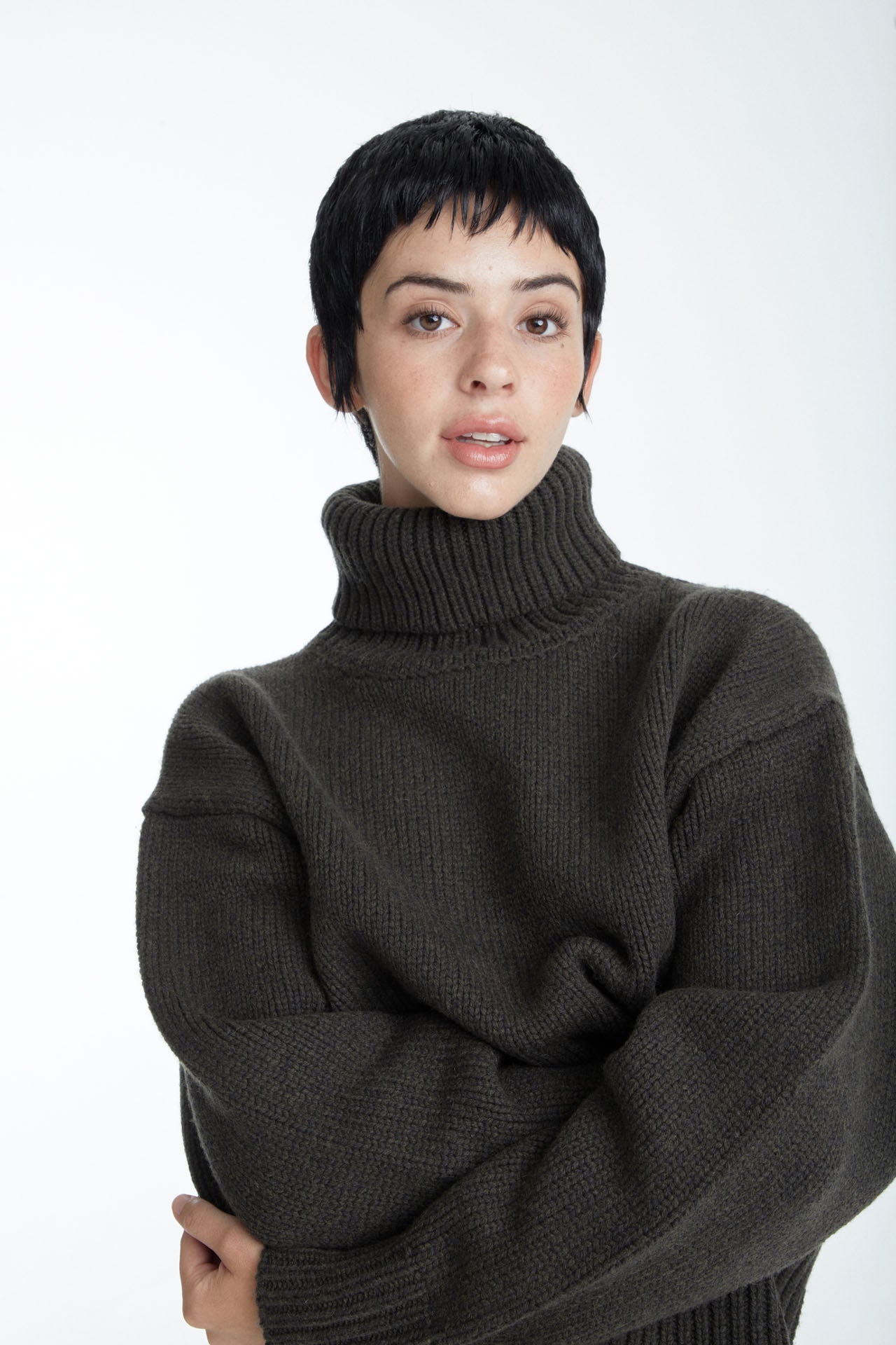 Turtle Neck Knit Sweater Olive