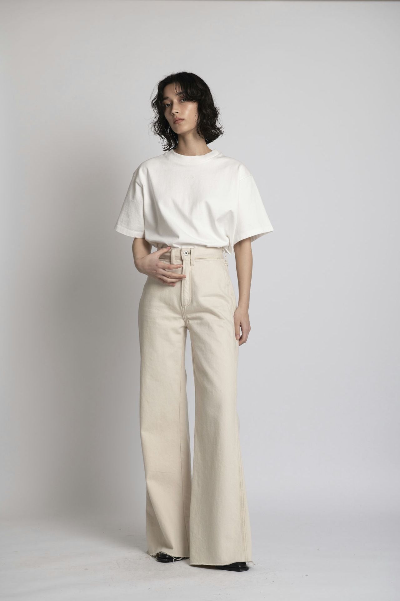 Cotton box tee - Model front