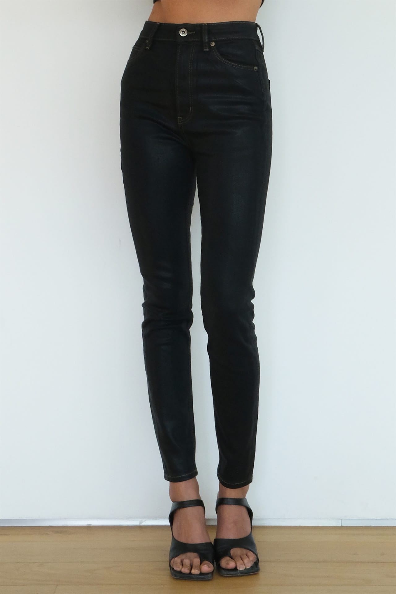 Coated High Rise Skinny - Black Model half front