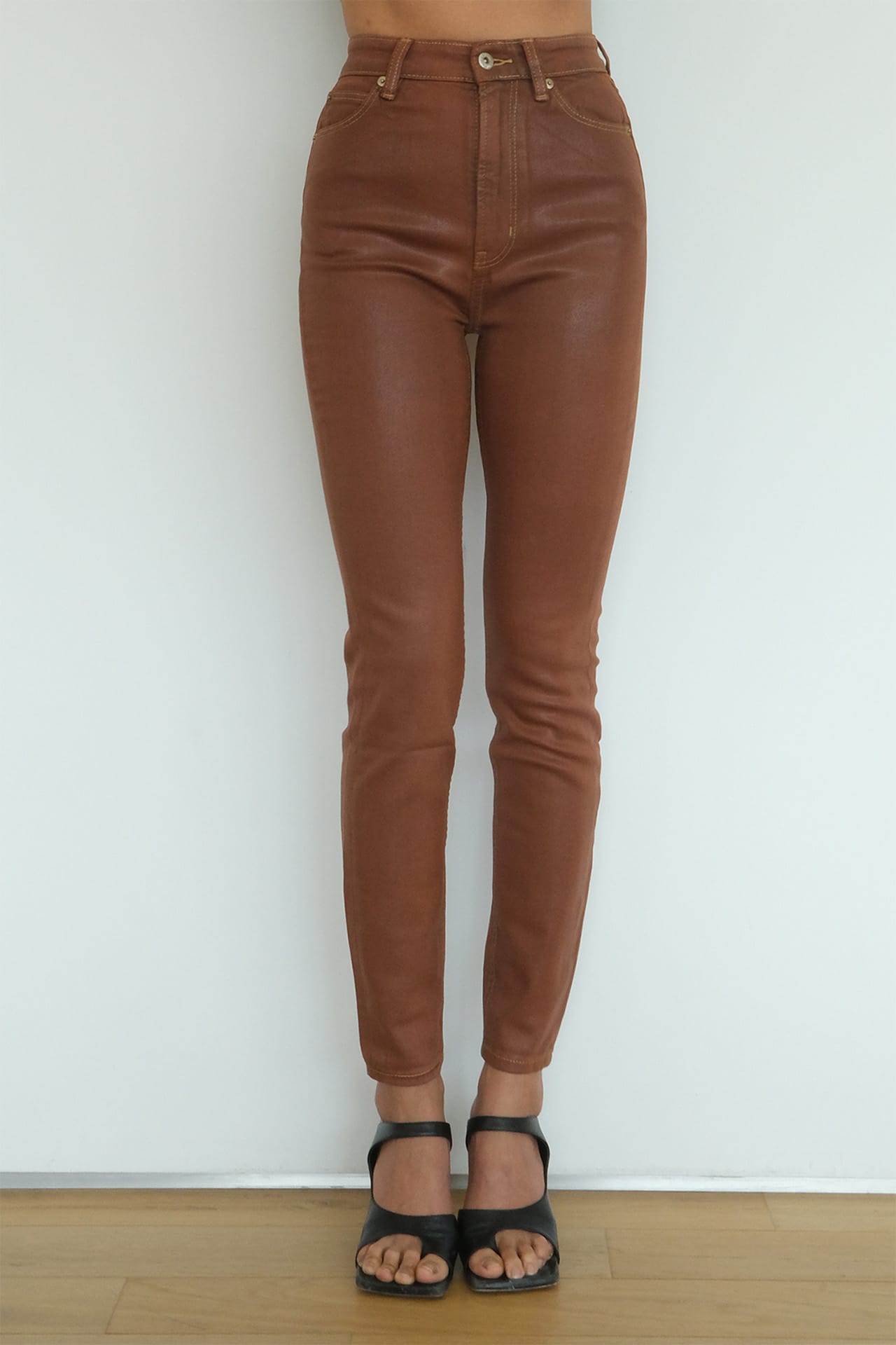 Coated High Rise Skinny - Light Brown Model half front