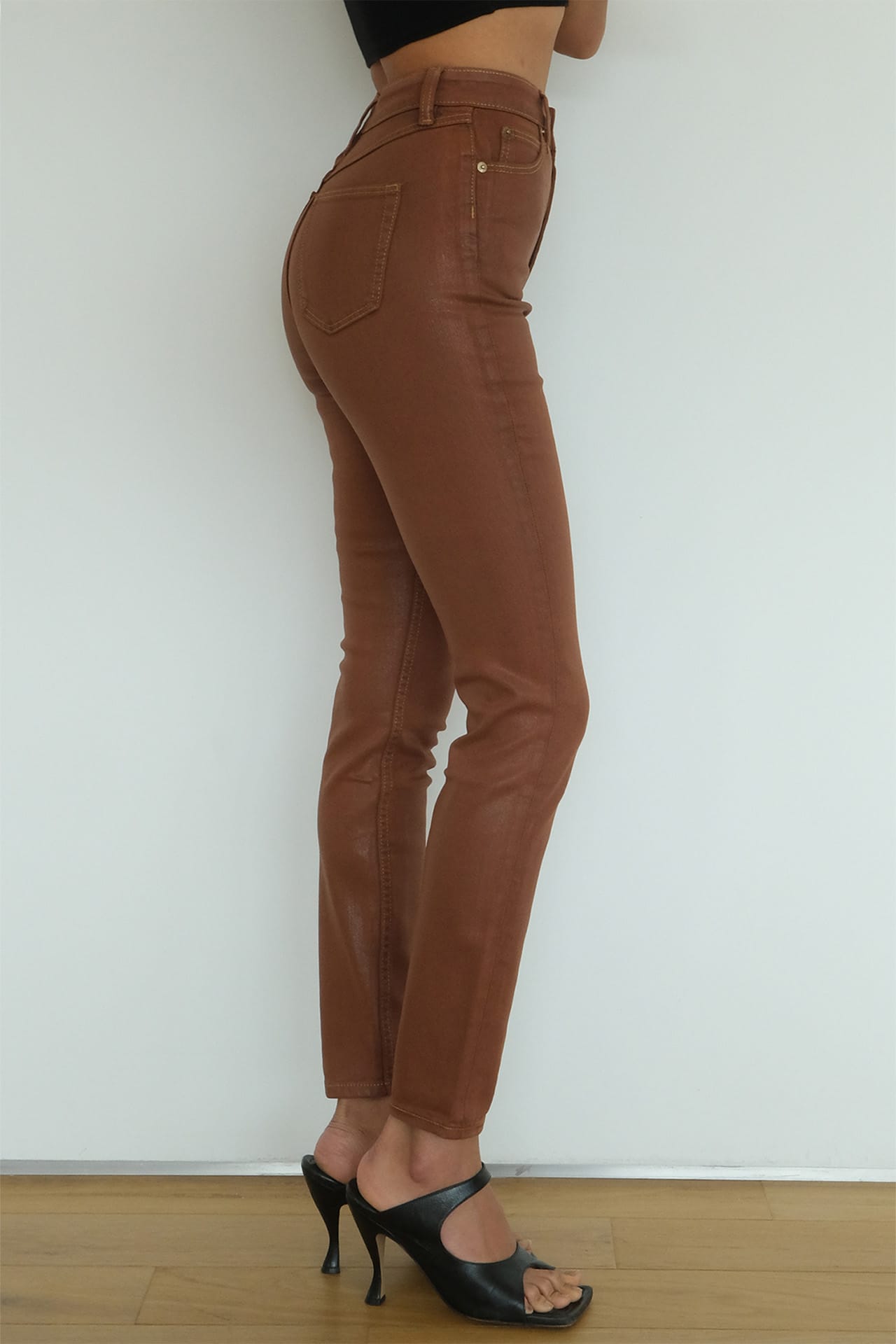 Coated High Rise Skinny - Light Brown Model half side