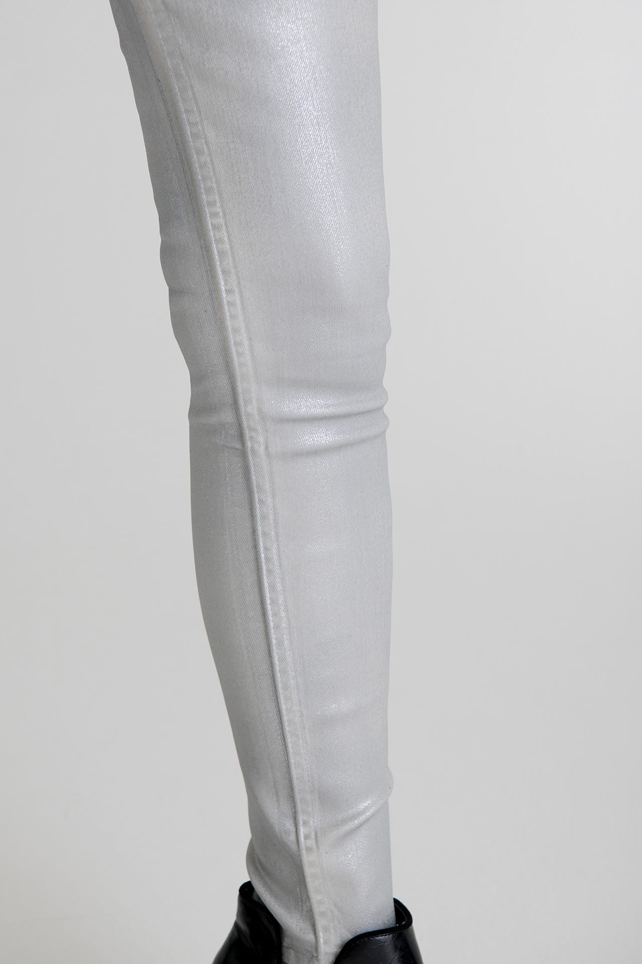 Coated High Rise Skinny - White Model leg view