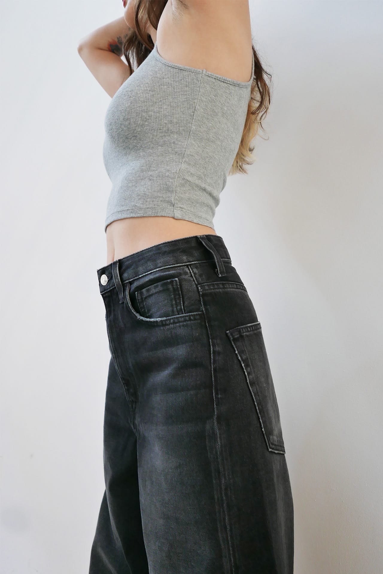 BAGGY WIDE FIT - Black Model side close