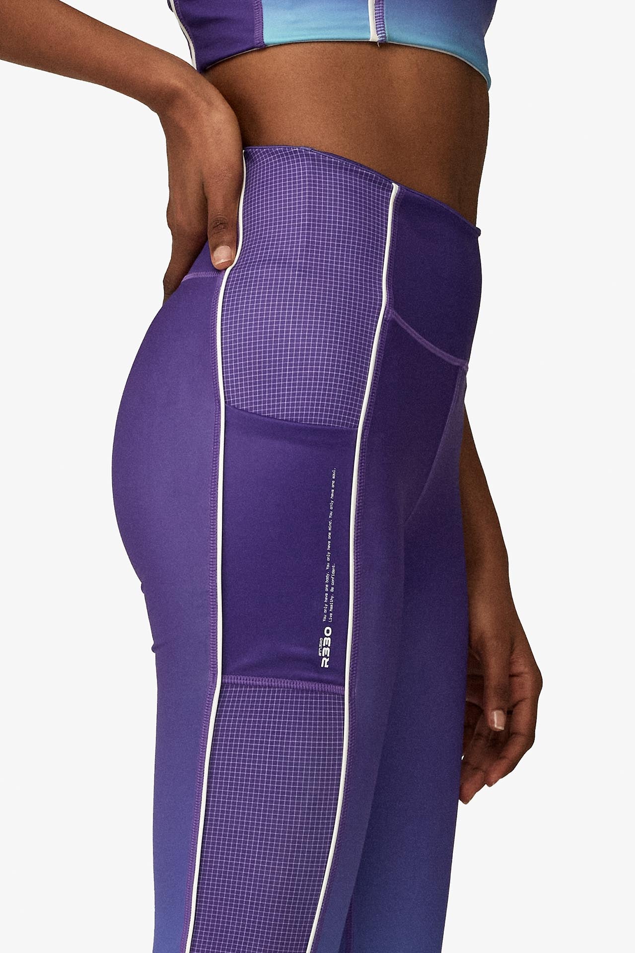 Gradient Leggings - Model side