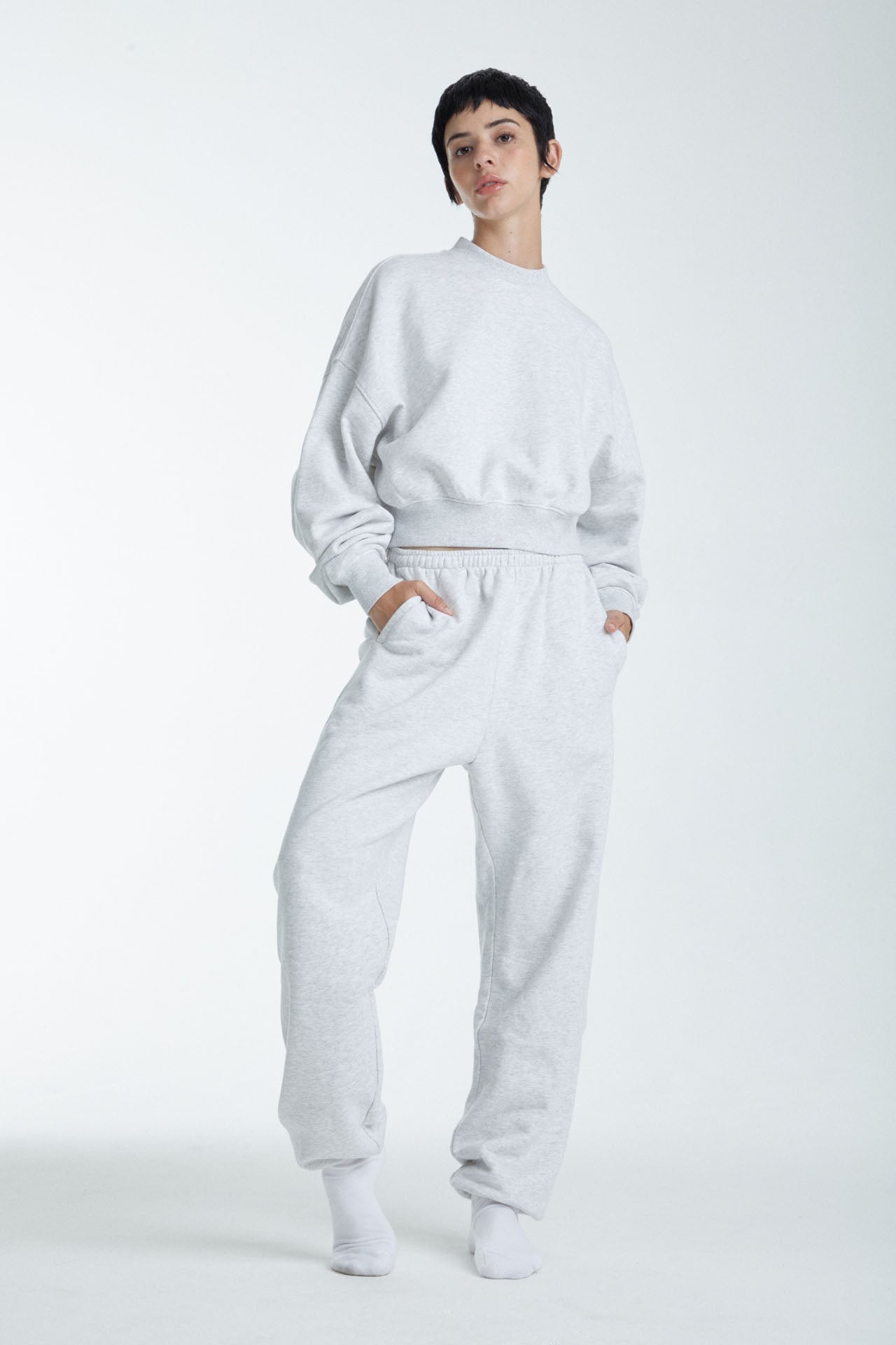 Cropped Mock Neck Crew Sweat – STUDIO R330