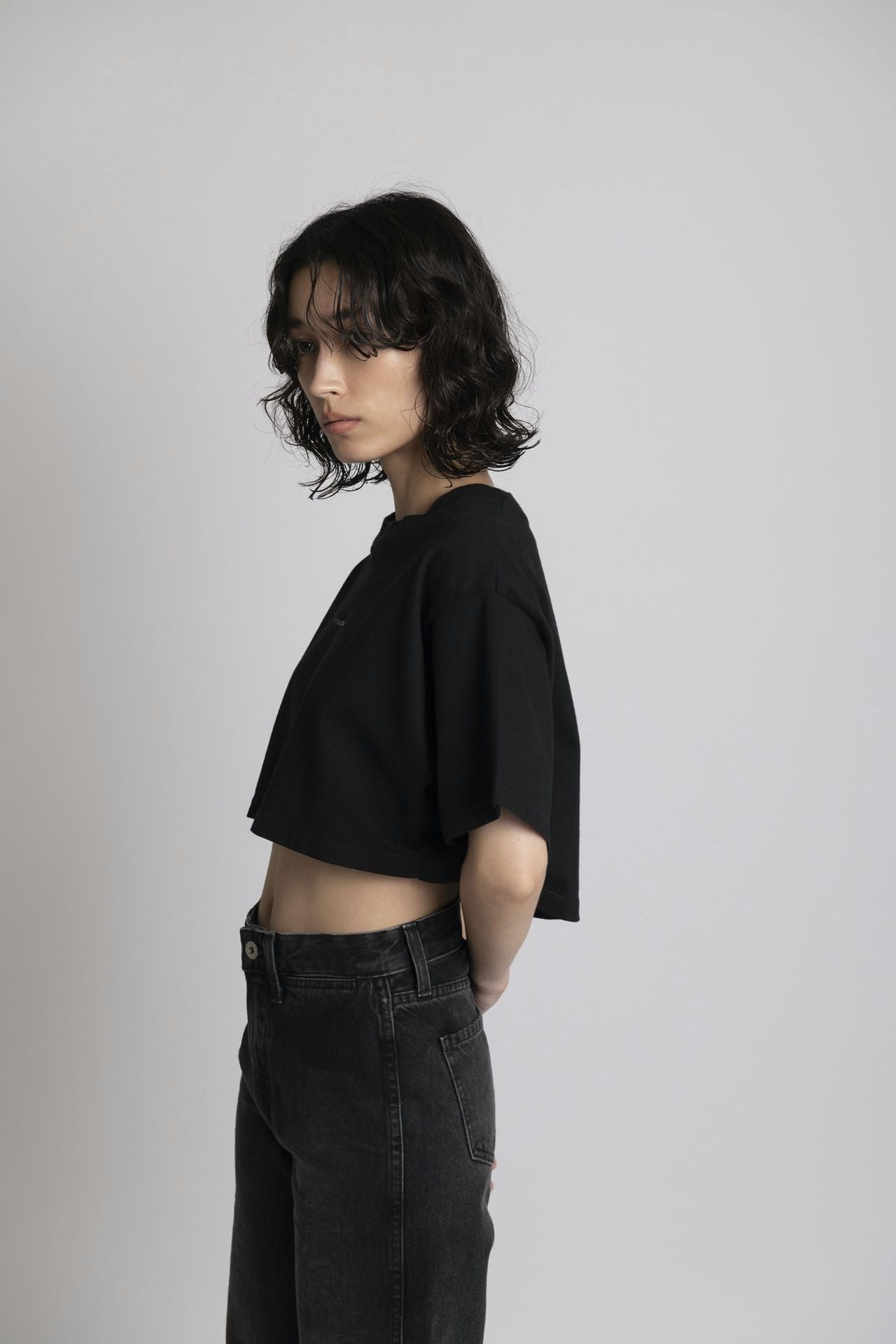 Logo Cropped Tee - Black model side