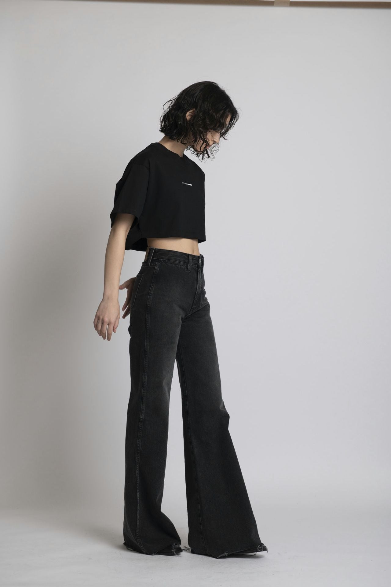 Logo Cropped Tee - Black model full side